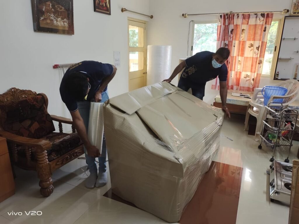 InterMove Sofa set packing and moving