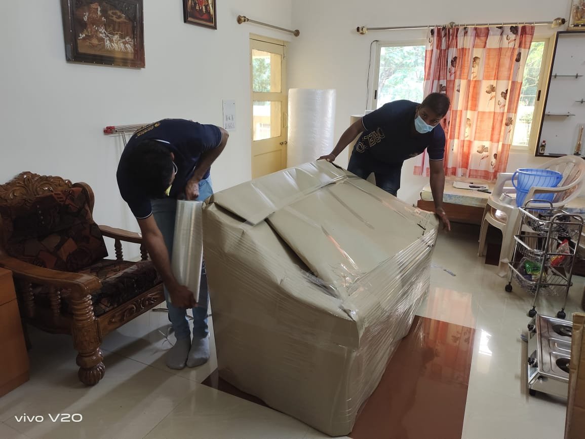 InterMove Sofa set packing and moving